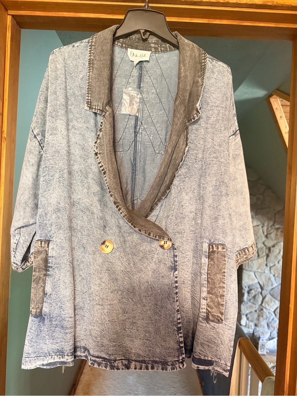 Oli & Hali Light Wash Denim Star Patch Top- NWOT - Picture 2 of 5